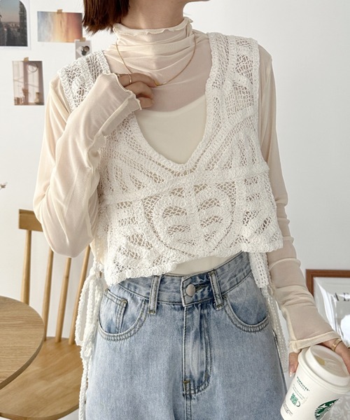 CLEA（クレア）の「コットンクロシェレースアップレイヤードベスト（ベスト・レディース・アイボリー/ホワイト・FREE）」の7枚目の写真