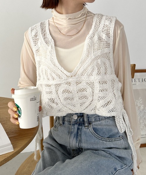 CLEA（クレア）の「コットンクロシェレースアップレイヤードベスト（ベスト・レディース・アイボリー/ホワイト・FREE）」の10枚目の写真