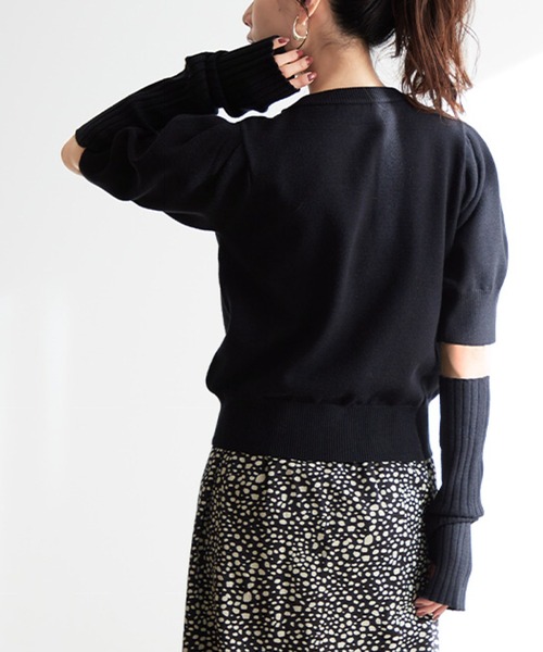 itto...(イット)の「アームウォーマー付カーデ(ニット/セーター・レディース・グレイッシュベージュ/ブラック・M)」の4枚目の写真