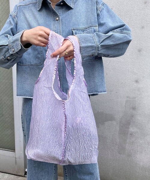 fredy emue（フレディエミュ）の「エンボスオーガンジートートバッグ（トートバッグ・レディース・ブラック/ラベンダー/オフホワイト・FREE）」の3枚目の写真