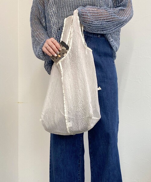 fredy emue（フレディエミュ）の「エンボスオーガンジートートバッグ（トートバッグ・レディース・ブラック/ラベンダー/オフホワイト・FREE）」の5枚目の写真