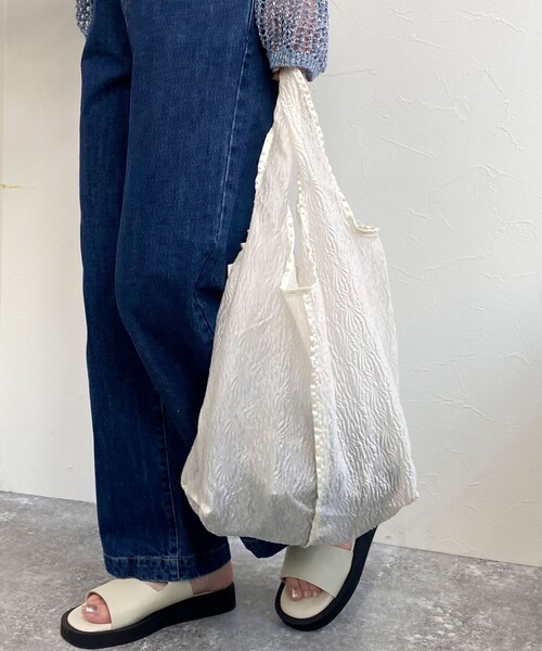 fredy emue（フレディエミュ）の「エンボスオーガンジートートバッグ（トートバッグ・レディース・ブラック/ラベンダー/オフホワイト・FREE）」の6枚目の写真