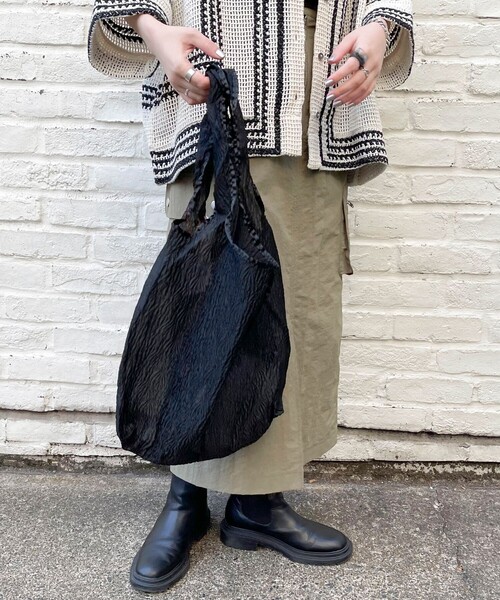 fredy emue（フレディエミュ）の「エンボスオーガンジートートバッグ（トートバッグ・レディース・ブラック/ラベンダー/オフホワイト・FREE）」の14枚目の写真