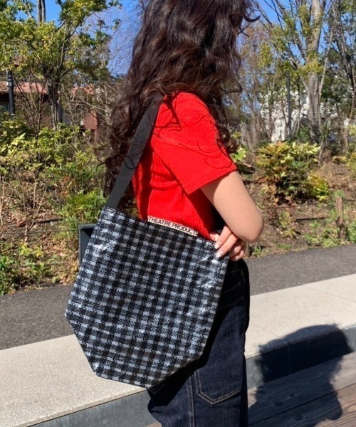 THEATRE PRODUCTS（シアタープロダクツ）の「スフレヤーンワンショルダーバッグ（ショルダーバッグ・レディース・ブラック/レッド・FREE）」の2枚目の写真