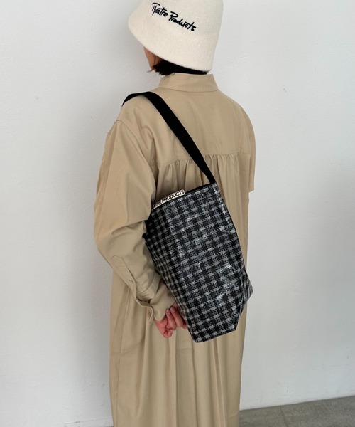 THEATRE PRODUCTS（シアタープロダクツ）の「スフレヤーンワンショルダーバッグ（ショルダーバッグ・レディース・ブラック/レッド・FREE）」の3枚目の写真