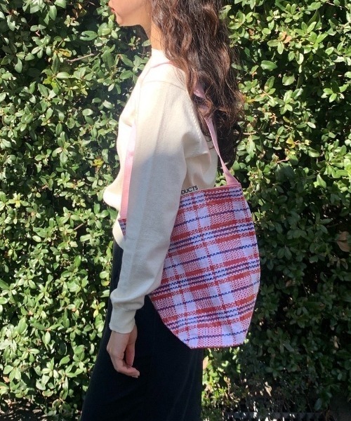 THEATRE PRODUCTS（シアタープロダクツ）の「スフレヤーンワンショルダーバッグ（ショルダーバッグ・レディース・ブラック/レッド・FREE）」の11枚目の写真