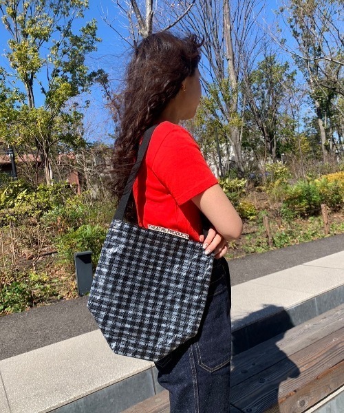 THEATRE PRODUCTS（シアタープロダクツ）の「スフレヤーンワンショルダーバッグ（ショルダーバッグ・レディース・ブラック/レッド・FREE）」の10枚目の写真