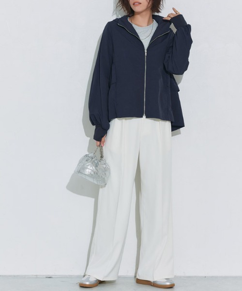 Pierrot（ピエロ）の「UVカットバックフリルパーカー（パーカー・レディース・アイボリー/ライトベージュ/ネイビー/ブラック・L/M）」の11枚目の写真