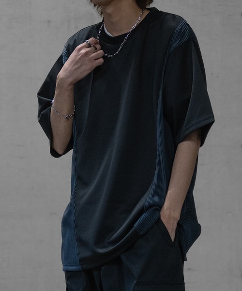 JOHN'S CLOSET(ジョンズクローゼット)の「【13】プリーツ切替 BIGTシャツ(Tシャツ/カットソー・メンズ・ブラック/オフホワイト/グレー・MEDIUM/LARGE)」の1枚目の写真