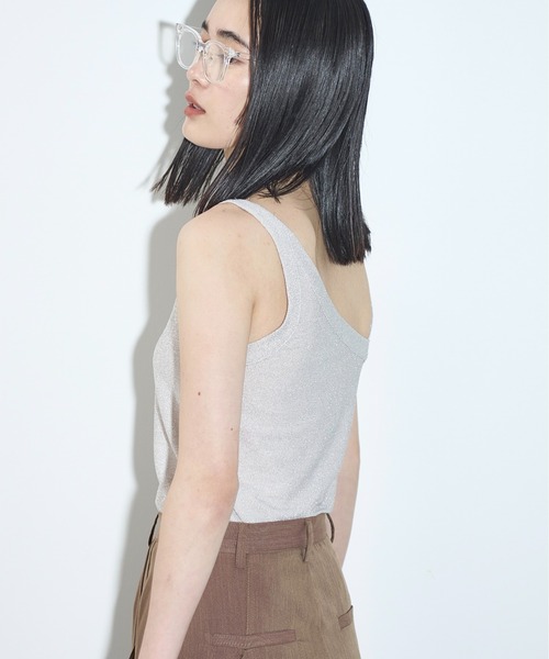 THE YOn（ザヨン）の「2WAYグリッターアシンメトリーアメスリタンク（タンクトップ・レディース・ブラック/アイボリー/レモンイエロー/ブラウン・FREE）」の6枚目の写真