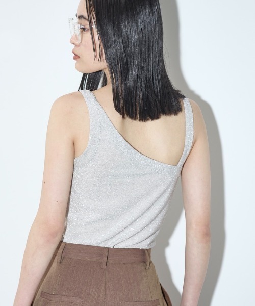 THE YOn（ザヨン）の「2WAYグリッターアシンメトリーアメスリタンク（タンクトップ・レディース・ブラック/アイボリー/レモンイエロー/ブラウン・FREE）」の8枚目の写真