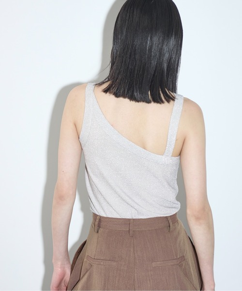 THE YOn（ザヨン）の「2WAYグリッターアシンメトリーアメスリタンク（タンクトップ・レディース・ブラック/アイボリー/レモンイエロー/ブラウン・FREE）」の9枚目の写真