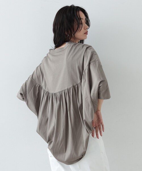 GALLEST(ギャレスト)の「◆ギャザーポンチョトップス(Tシャツ/カットソー・レディース・ホワイト/ブラック/スモーキーグリーン系/ブラウン系その他/ブルーグリーン・38)」の3枚目の写真