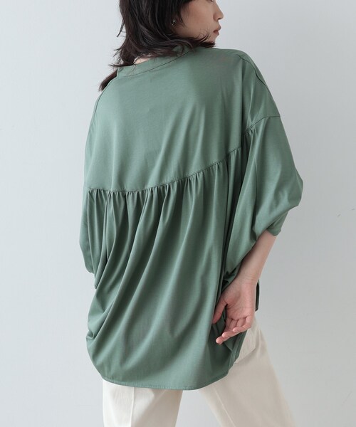GALLEST(ギャレスト)の「◆ギャザーポンチョトップス(Tシャツ/カットソー・レディース・ホワイト/ブラック/スモーキーグリーン系/ブラウン系その他/ブルーグリーン・38)」の15枚目の写真