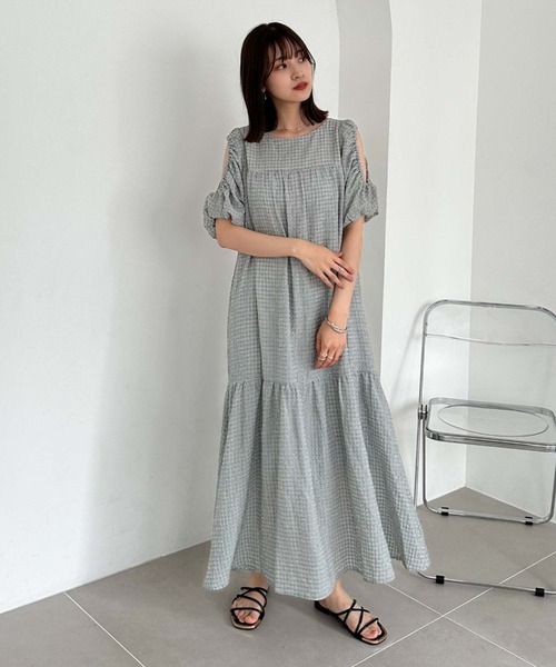 archives（アルシーヴ）の「ショルダーシャーリングティアードワンピース（ワンピース・レディース・ブラック/オフホワイト/グリーン・MEDIUM）」の3枚目の写真