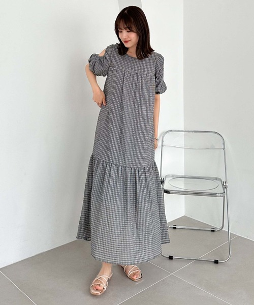 archives（アルシーヴ）の「ショルダーシャーリングティアードワンピース（ワンピース・レディース・ブラック/オフホワイト/グリーン・MEDIUM）」の2枚目の写真