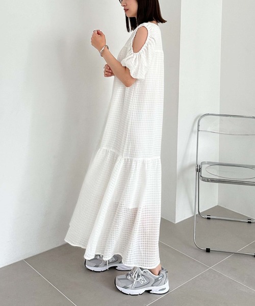 archives（アルシーヴ）の「ショルダーシャーリングティアードワンピース（ワンピース・レディース・ブラック/オフホワイト/グリーン・MEDIUM）」の5枚目の写真