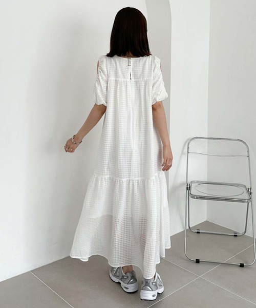 archives（アルシーヴ）の「ショルダーシャーリングティアードワンピース（ワンピース・レディース・ブラック/オフホワイト/グリーン・MEDIUM）」の6枚目の写真