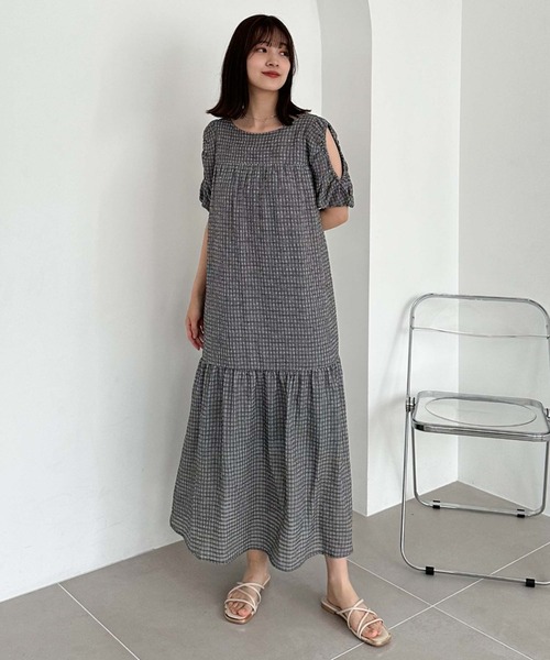 archives（アルシーヴ）の「ショルダーシャーリングティアードワンピース（ワンピース・レディース・ブラック/オフホワイト/グリーン・MEDIUM）」の13枚目の写真