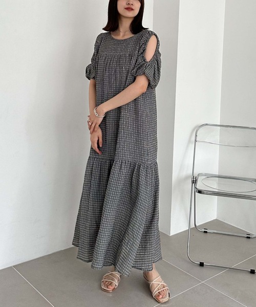 archives（アルシーヴ）の「ショルダーシャーリングティアードワンピース（ワンピース・レディース・ブラック/オフホワイト/グリーン・MEDIUM）」の14枚目の写真