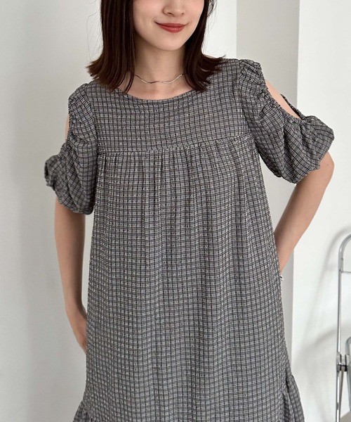 archives（アルシーヴ）の「ショルダーシャーリングティアードワンピース（ワンピース・レディース・ブラック/オフホワイト/グリーン・MEDIUM）」の15枚目の写真