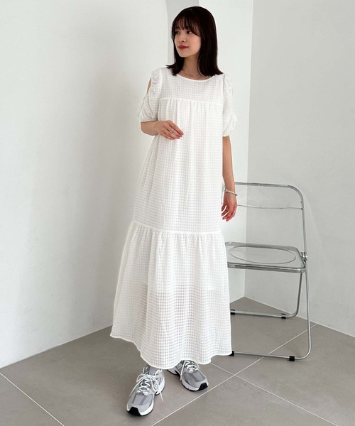 archives（アルシーヴ）の「ショルダーシャーリングティアードワンピース（ワンピース・レディース・ブラック/オフホワイト/グリーン・MEDIUM）」の17枚目の写真