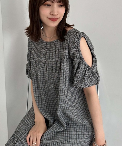 archives（アルシーヴ）の「ショルダーシャーリングティアードワンピース（ワンピース・レディース・ブラック/オフホワイト/グリーン・MEDIUM）」の20枚目の写真