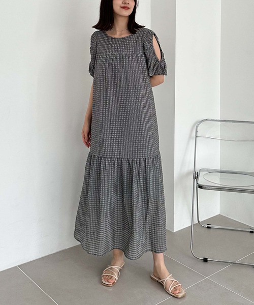 archives（アルシーヴ）の「ショルダーシャーリングティアードワンピース（ワンピース・レディース・ブラック/オフホワイト/グリーン・MEDIUM）」の21枚目の写真