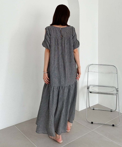 archives（アルシーヴ）の「ショルダーシャーリングティアードワンピース（ワンピース・レディース・ブラック/オフホワイト/グリーン・MEDIUM）」の9枚目の写真