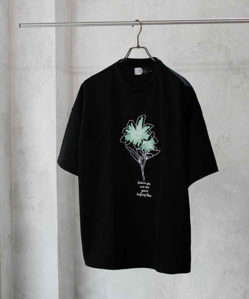 Mac-House(マックハウス)の「ワイドシルエット花柄刺繍ショートスリーブTシャツ(Tシャツ/カットソー・メンズ・チャコールグレー/ホワイト・M/L)」の2枚目の写真