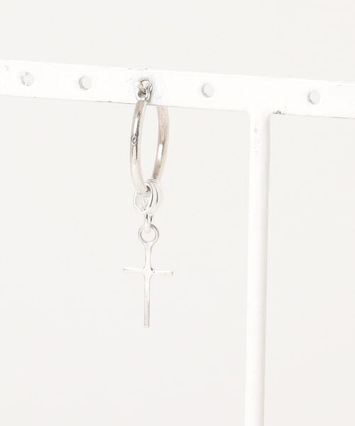 THE MILES（ザ マイルズ）の「GODSIZE ゴッドサイズ THIN HOOP rbw [LARGE] with OVAL & CROSSレイズド・バイ・ウルヴス シンフープ L ウィズ オーバル & クロス（ピアス（片耳用）・メンズ・シルバー・FREE）」の5枚目の写真