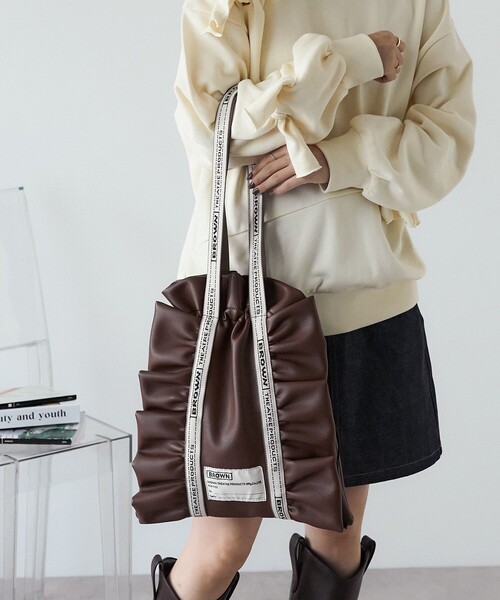FREAK'S STORE(フリークスストア)の「BROWN THEATRE PRODUCTS × FREAK'S STORE/ブラウン 別注 フェイクレザー フリルシューズバッグ(トートバッグ・レディース・シルバー/ブラック/ブラウン・ONE SIZE)」の11枚目の写真