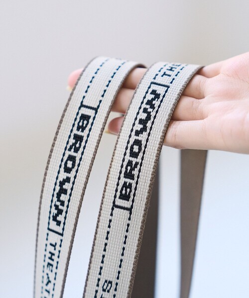 FREAK'S STORE(フリークスストア)の「BROWN THEATRE PRODUCTS × FREAK'S STORE/ブラウン 別注 フェイクレザー フリルシューズバッグ(トートバッグ・レディース・シルバー/ブラック/ブラウン・ONE SIZE)」の21枚目の写真