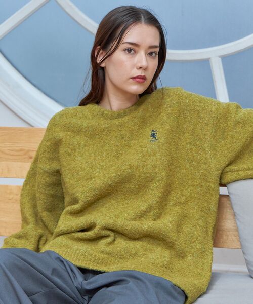 FFEIN（フェイン）の「【FFEIN(フェイン)】ワンポイント刺繍ブークレプルオーバーニット / クルーネック ワイドシルエット 刺繍（ニット/セーター・メンズ・ブルー/マスタード/ブラウン/ネイビー/ホワイト系その他2・SMALL/MEDIUM/LARGE）」の5枚目の写真