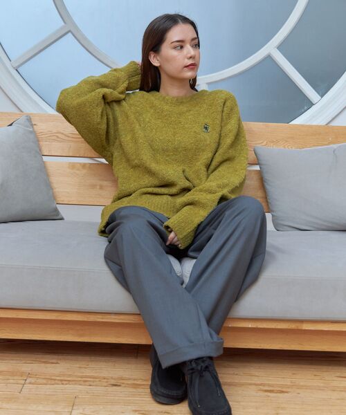 FFEIN（フェイン）の「【FFEIN(フェイン)】ワンポイント刺繍ブークレプルオーバーニット / クルーネック ワイドシルエット 刺繍（ニット/セーター・メンズ・ブルー/マスタード/ブラウン/ネイビー/ホワイト系その他2・SMALL/MEDIUM/LARGE）」の8枚目の写真