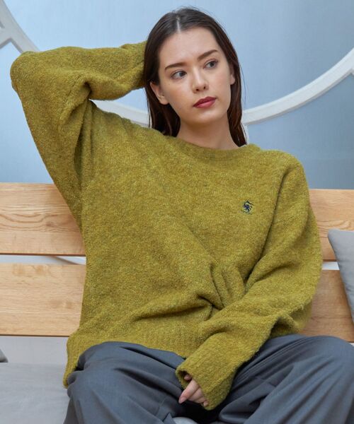 FFEIN（フェイン）の「【FFEIN(フェイン)】ワンポイント刺繍ブークレプルオーバーニット / クルーネック ワイドシルエット 刺繍（ニット/セーター・メンズ・ブルー/マスタード/ブラウン/ネイビー/ホワイト系その他2・SMALL/MEDIUM/LARGE）」の9枚目の写真