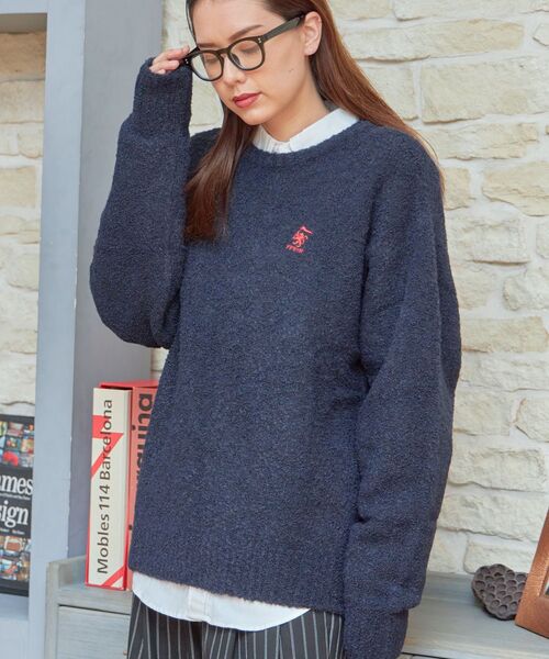 FFEIN（フェイン）の「【FFEIN(フェイン)】ワンポイント刺繍ブークレプルオーバーニット / クルーネック ワイドシルエット 刺繍（ニット/セーター・メンズ・ブルー/マスタード/ブラウン/ネイビー/ホワイト系その他2・SMALL/MEDIUM/LARGE）」の10枚目の写真