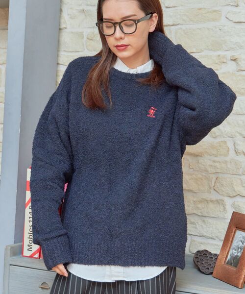 FFEIN（フェイン）の「【FFEIN(フェイン)】ワンポイント刺繍ブークレプルオーバーニット / クルーネック ワイドシルエット 刺繍（ニット/セーター・メンズ・ブルー/マスタード/ブラウン/ネイビー/ホワイト系その他2・SMALL/MEDIUM/LARGE）」の17枚目の写真