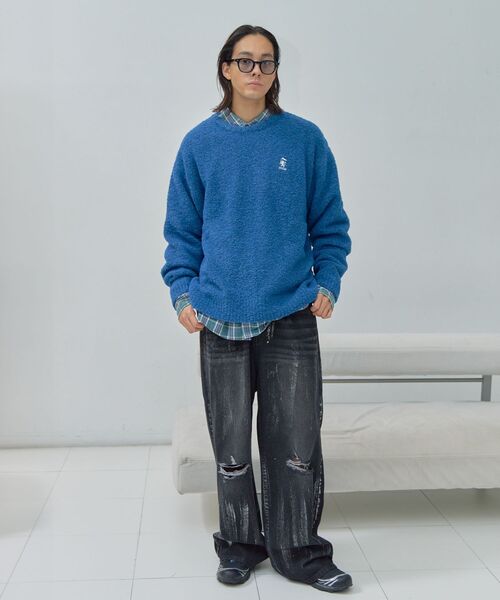 FFEIN（フェイン）の「【FFEIN(フェイン)】ワンポイント刺繍ブークレプルオーバーニット / クルーネック ワイドシルエット 刺繍（ニット/セーター・メンズ・ブルー/マスタード/ブラウン/ネイビー/ホワイト系その他2・SMALL/MEDIUM/LARGE）」の20枚目の写真