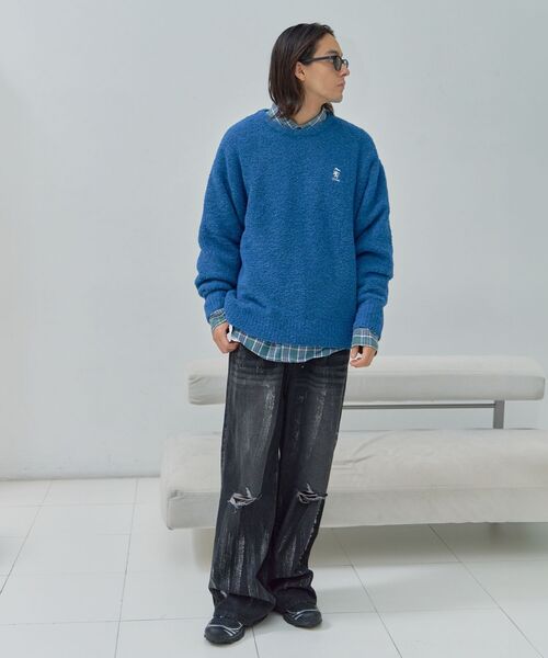 FFEIN（フェイン）の「【FFEIN(フェイン)】ワンポイント刺繍ブークレプルオーバーニット / クルーネック ワイドシルエット 刺繍（ニット/セーター・メンズ・ブルー/マスタード/ブラウン/ネイビー/ホワイト系その他2・SMALL/MEDIUM/LARGE）」の21枚目の写真