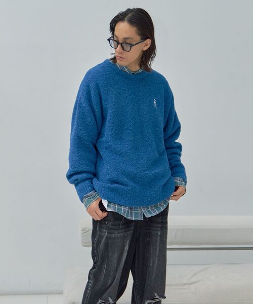 FFEIN（フェイン）の「【FFEIN(フェイン)】ワンポイント刺繍ブークレプルオーバーニット / クルーネック ワイドシルエット 刺繍（ニット/セーター・メンズ・ブルー/マスタード/ブラウン/ネイビー/ホワイト系その他2・SMALL/MEDIUM/LARGE）」の22枚目の写真