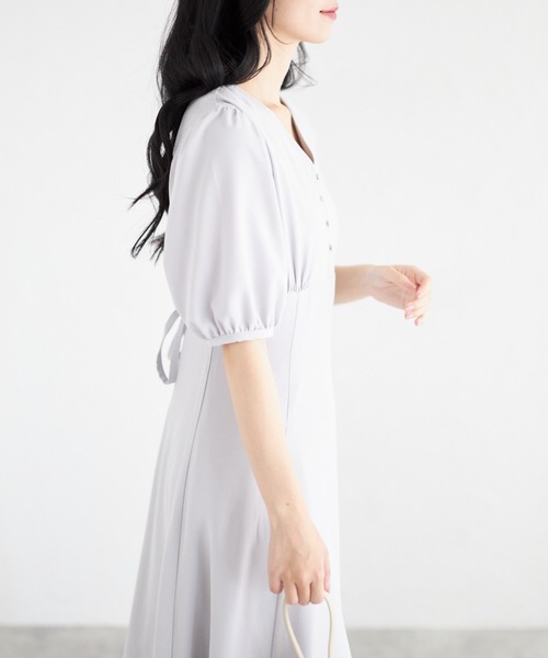tocco closet(トッコ クローゼット)の「【ZOZO限定】Vネックフロントボタンワンピース(ワンピース・レディース・モカ/ライトグレー・M)」の3枚目の写真