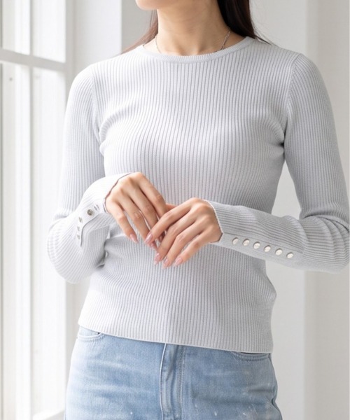 Per sist ence(パーシエンス)の「ラメリブシルバー釦クルーネックプルオーバー(Tシャツ/カットソー・レディース・ブラック/チャコールグレー/シルバー・FREE)」の3枚目の写真