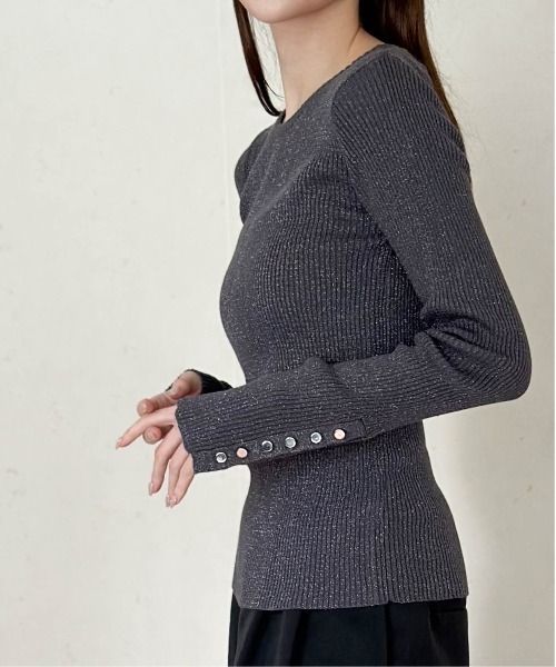Per sist ence(パーシエンス)の「ラメリブシルバー釦クルーネックプルオーバー(Tシャツ/カットソー・レディース・ブラック/チャコールグレー/シルバー・FREE)」の8枚目の写真