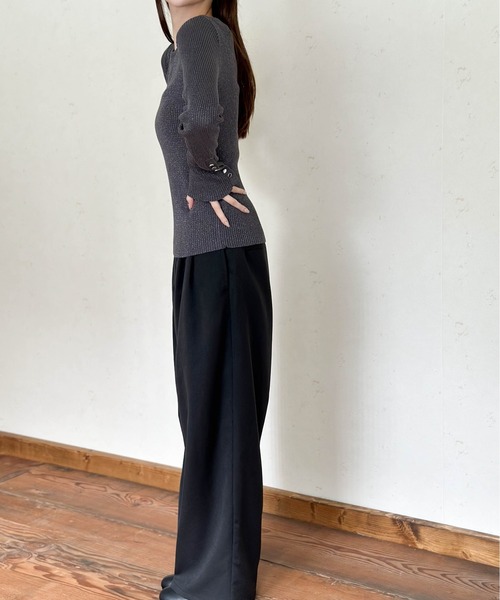 Per sist ence(パーシエンス)の「ラメリブシルバー釦クルーネックプルオーバー(Tシャツ/カットソー・レディース・ブラック/チャコールグレー/シルバー・FREE)」の9枚目の写真
