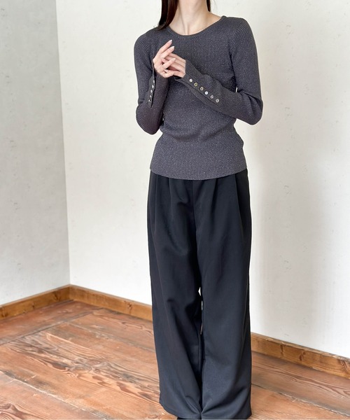Per sist ence(パーシエンス)の「ラメリブシルバー釦クルーネックプルオーバー(Tシャツ/カットソー・レディース・ブラック/チャコールグレー/シルバー・FREE)」の19枚目の写真
