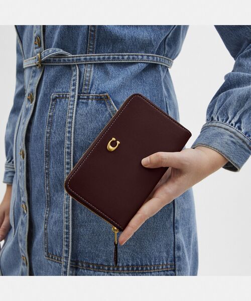 COACH（コーチ）の「エッセンシャル ミディアム ジップ アラウンド
