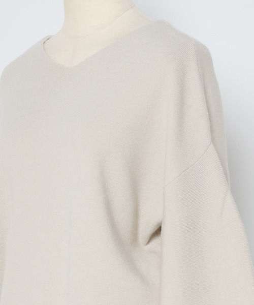 Bonjour Sagan（ボンジュールサガン）の「前後2WAYボリュームスリーブ裾タック静電気防止ニット（ニット/セーター・レディース・キナリ/ブラウン/ブラック/ブルー・FREE）」の15枚目の写真