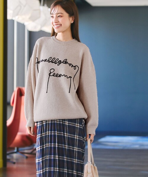 Tiaclasse(ティアクラッセ)の「テープ刺繍ロゴニットトップス(ニット/セーター・レディース・ブラック/ベージュ・FREE)」の6枚目の写真