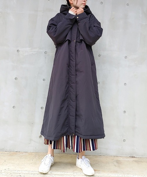 Q（キュー）の「フーディーパディングロングブルゾン（ブルゾン・レディース・カーキ/チャコールグレー・MEDIUM）」の2枚目の写真